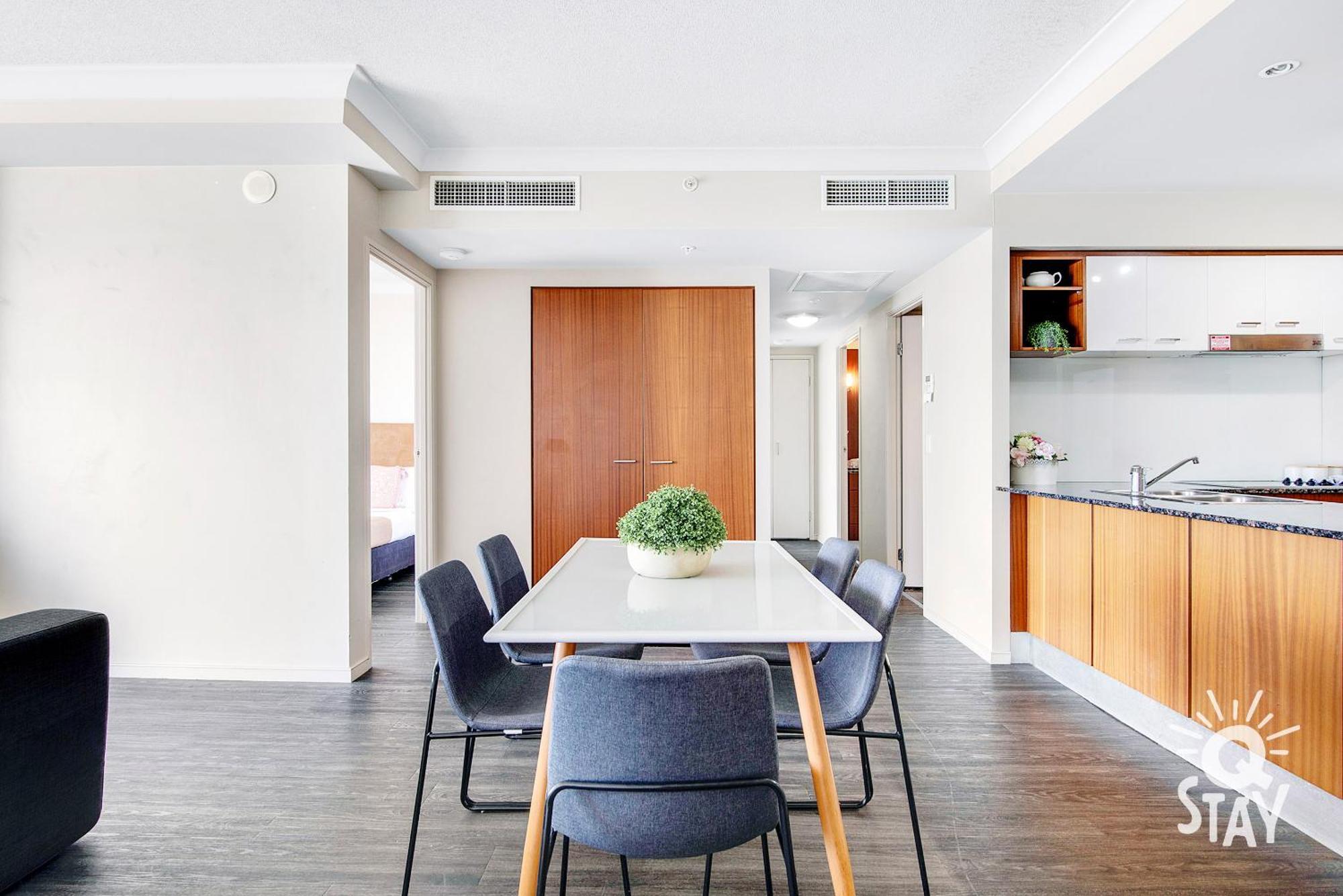 Chevron Renaissance Surfers Paradise Mid Week Madness Deal - Q Stay Gold Coast Esterno foto