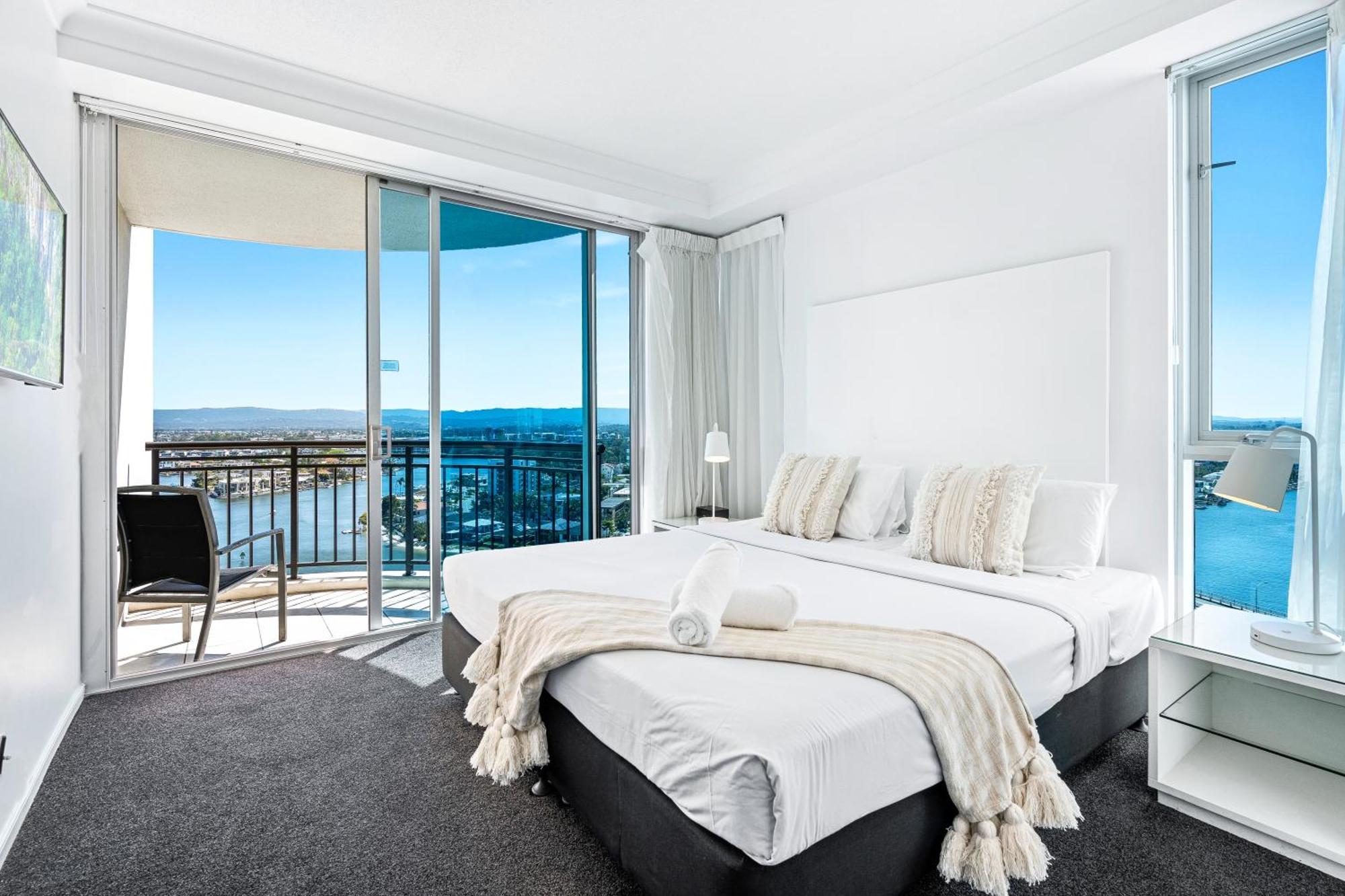 Chevron Renaissance Surfers Paradise Mid Week Madness Deal - Q Stay Gold Coast Esterno foto